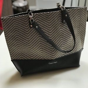 NWOT Liz Claiborne woven tote purse